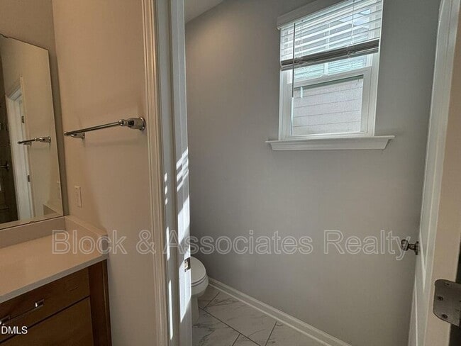 Building Photo - 2105 Goudy Dr