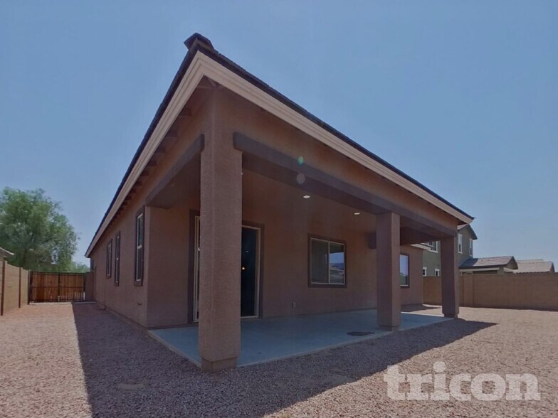 Building Photo - 15744 W Pierce St