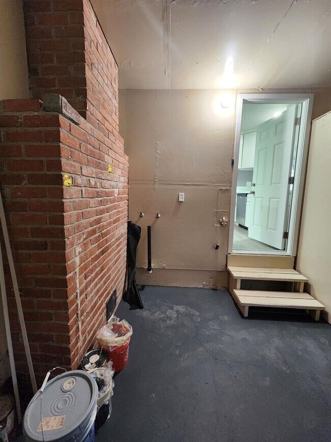 Building Photo - Charming 3-Bedroom Home for Rent in a Quie...