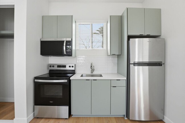 Building Photo - 2735 Broadway-8