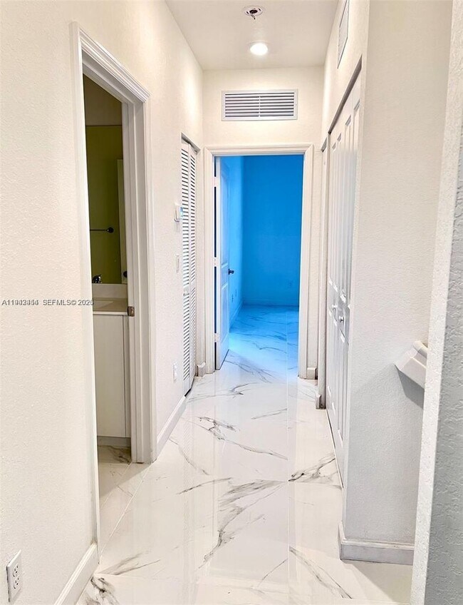 Building Photo - 15903 SW 2nd Dr