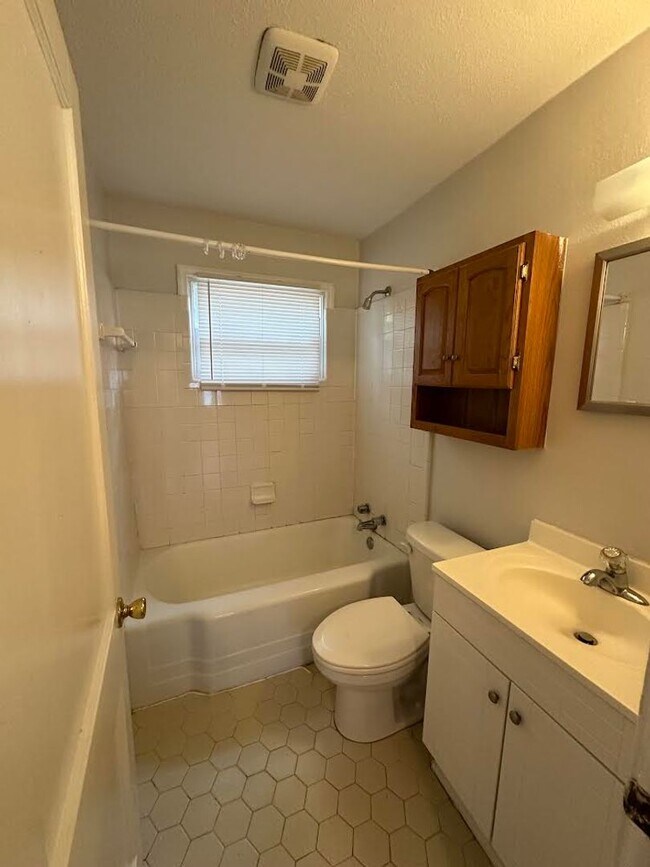 Building Photo - 1305 8th Ave