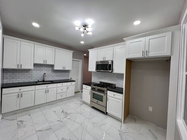 Modern Eat-in Kitchen - 83 W 11th St