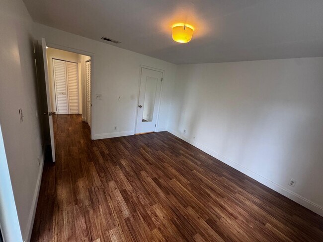 Building Photo - 9999 Summerbreeze Dr