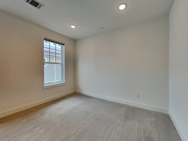 Building Photo - 645 N Tyler St