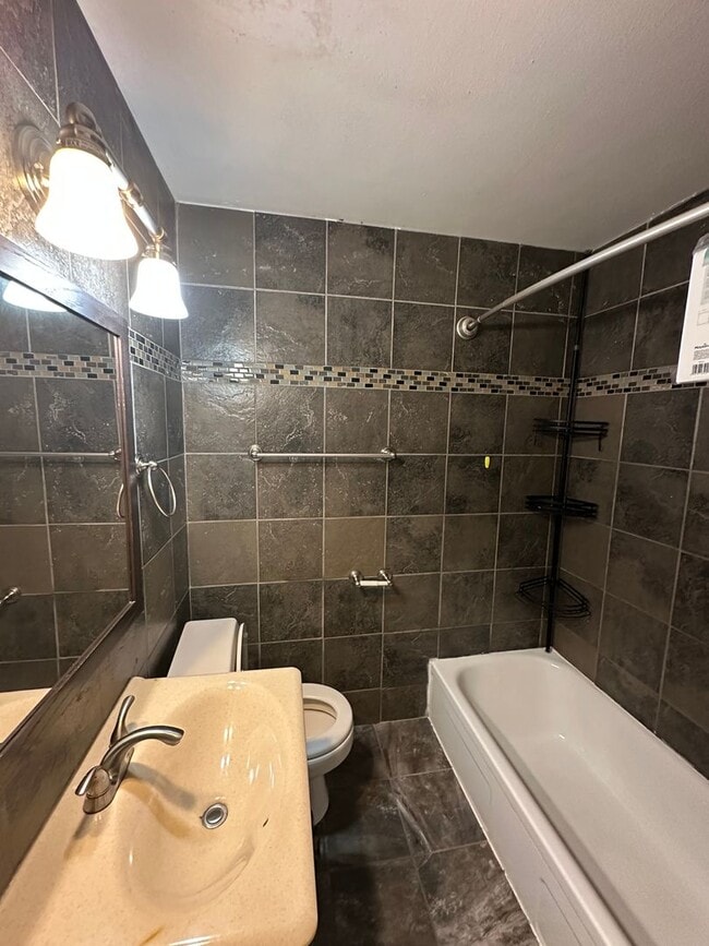 Building Photo - KM1517