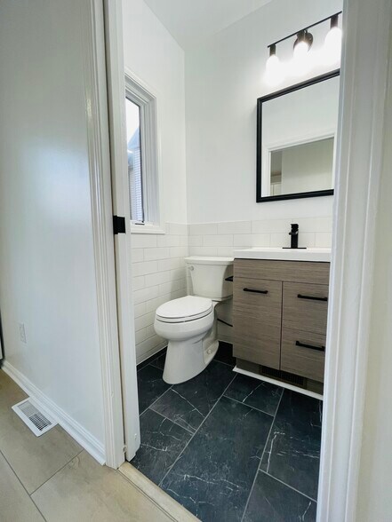 Building Photo - 43 Adams St