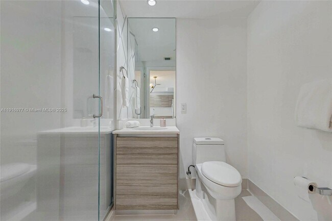 Building Photo - 121 NE 34th St