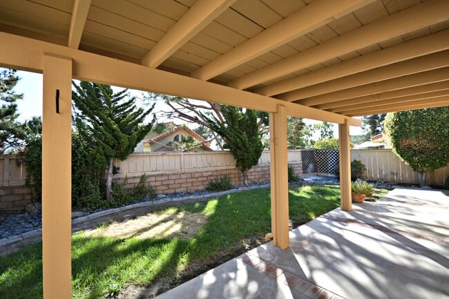 Building Photo - Updated 2Bed, 2Bath Home in Vista!