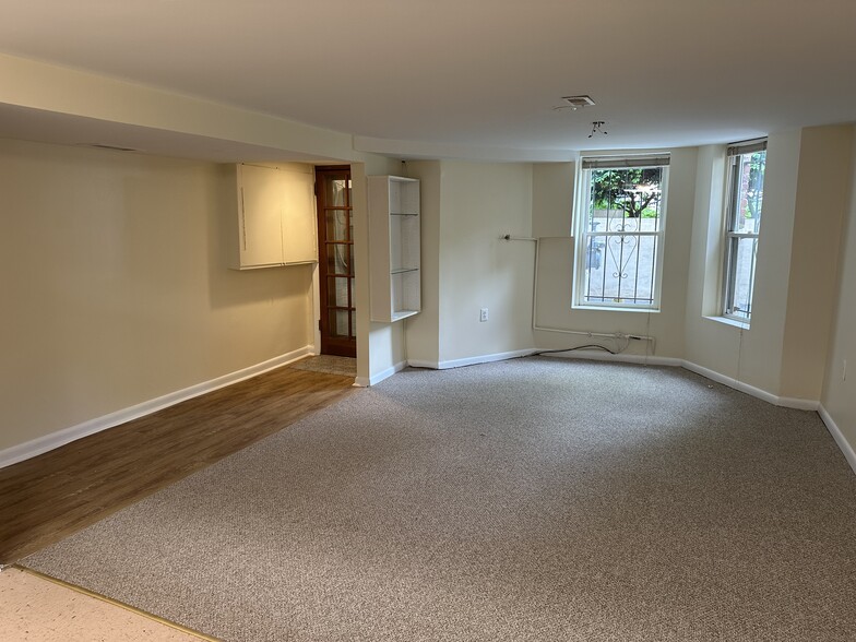 Another shot showing entrance - 1336 Kenyon St NW