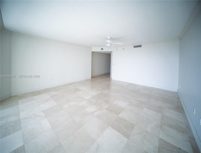 Building Photo - 20201 E Country Club Dr