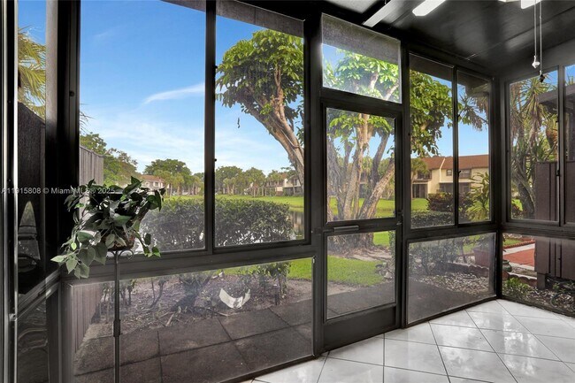 Building Photo - 4615 Carambola Cir S