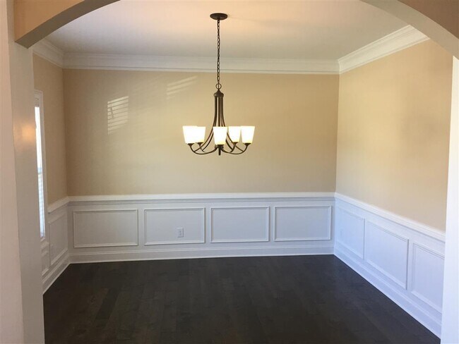 Building Photo - Prime 30265 location, swim/HOA community, ...