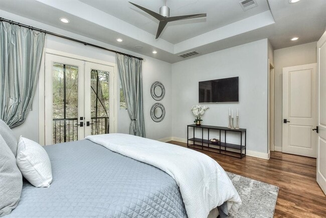 Building Photo - 1529 Barton Springs Rd