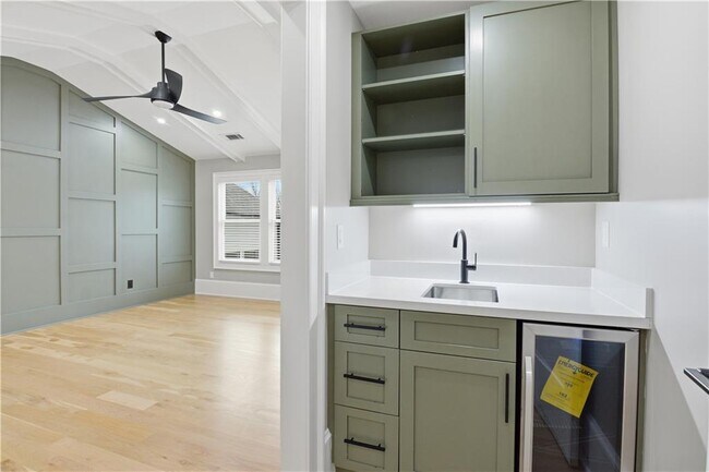 Building Photo - 3842 Memphis Dr