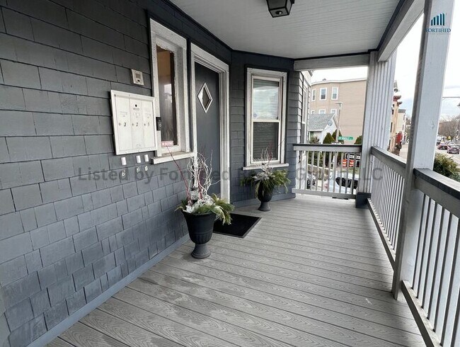 Building Photo - 142 Washington St