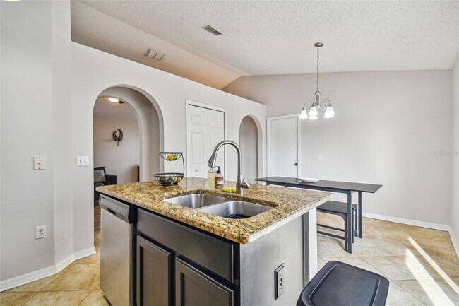 Building Photo - 30626 Birdhouse Dr
