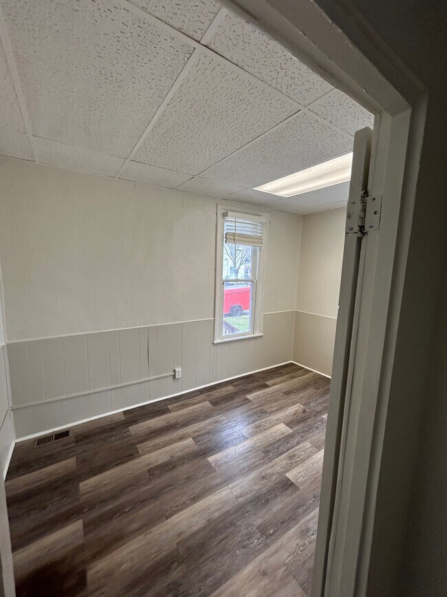 Bedroom #3 from Hall - 142 Marion Ave SW