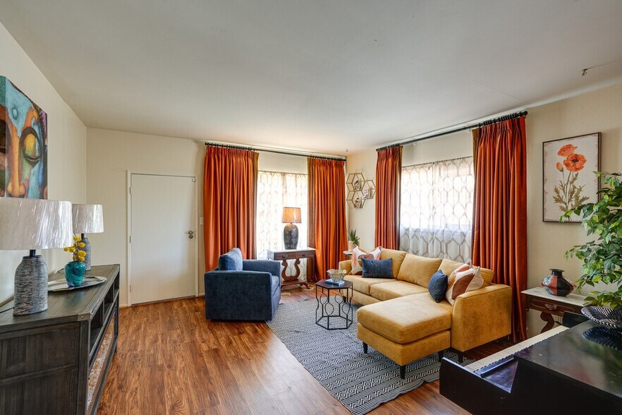 Building Photo - 542 Sheridan St