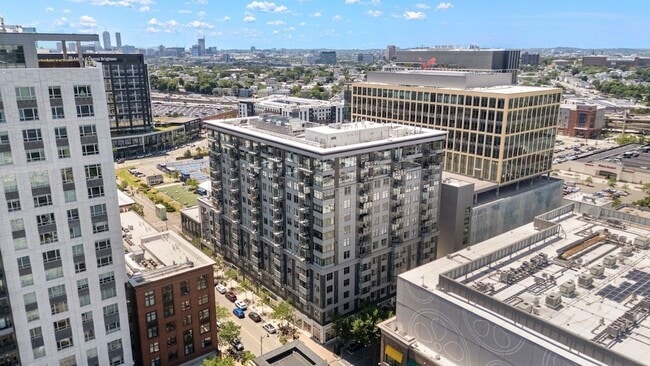 Building Photo - 375 Canal St