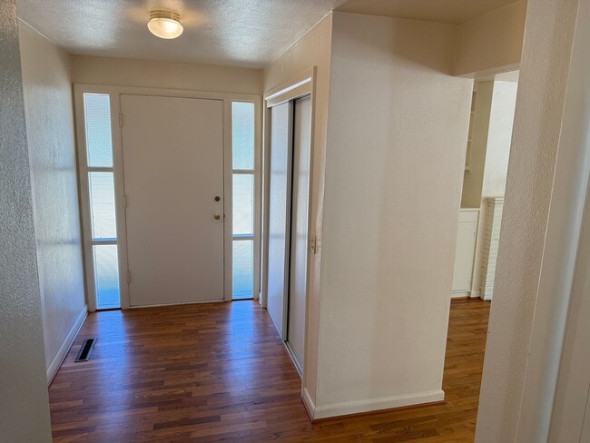 Building Photo - 3 bedroom, 1.5 bath house in Eugene!