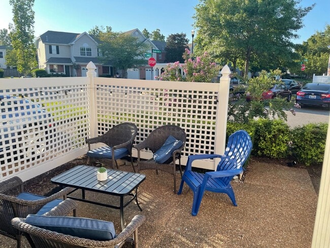 Building Photo - "Charming Franklin Townhouse: 2BR, 2.5BA w...