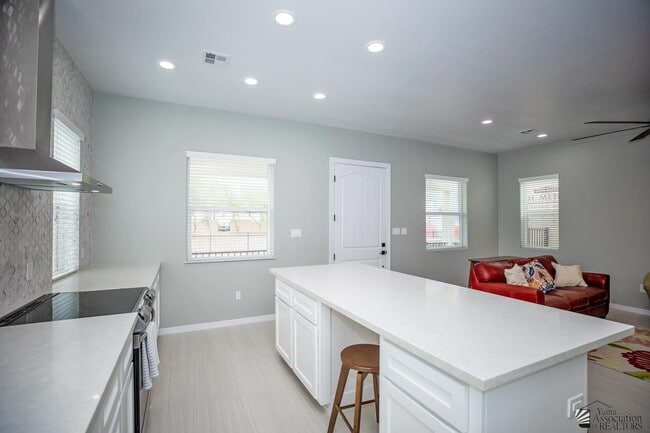 Building Photo - 57 W 2nd St