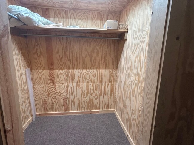 Building Photo - FULLY FURNISHED ONE BEDROOM APARTMENT