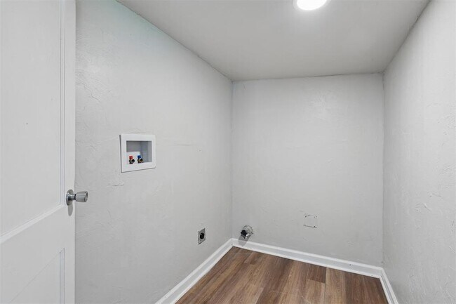 Building Photo - 510 N Marshall Dr