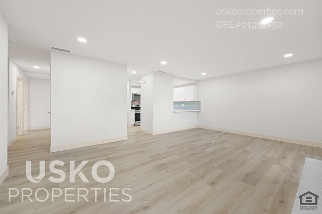 Building Photo - "Spacious 3-Bed Condo with 2 Baths in Citr...
