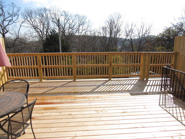 Building Photo - Huntington Ridge condo- one level!