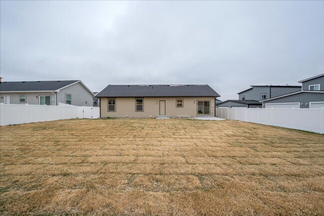 Building Photo - Modern, spacious, and move-in ready—this is the rental you’ve been waiting for!