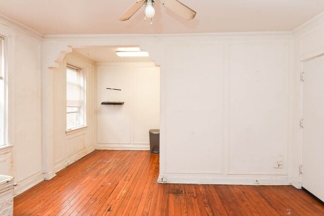 Building Photo - 4060 N Kenmore Ave