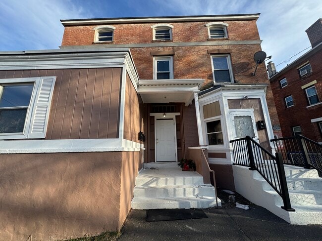 Building Photo - 86 Edwards St