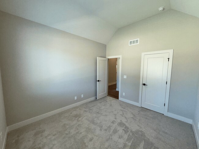 Building Photo - 1437 SW Winthrop Dr