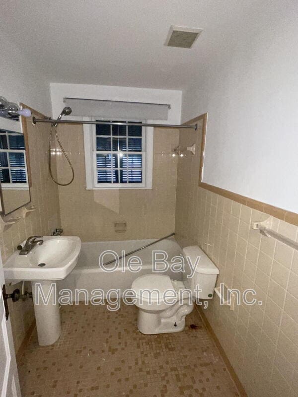 Building Photo - 108 S Fulton St