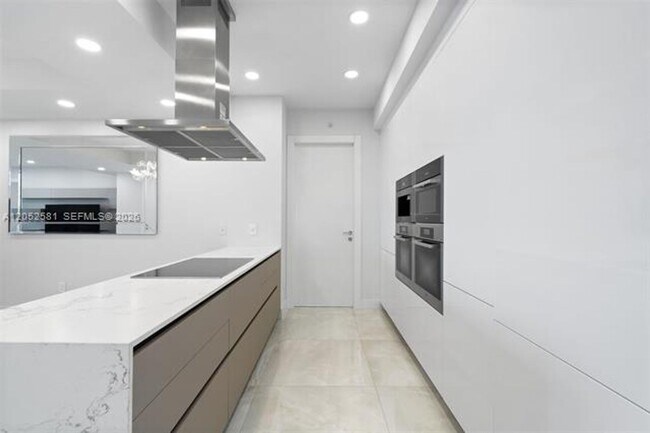 Building Photo - 18201 Collins Ave
