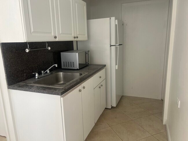 Building Photo - 210 W 60th St