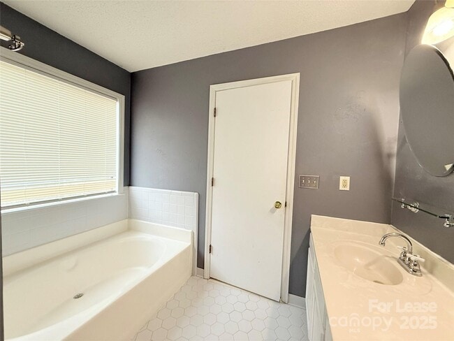 Building Photo - 6924 Long Needles Dr