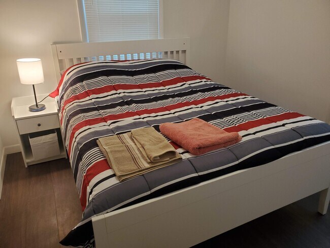 Bedroom #2 - Queen bed - 87 Vinton St