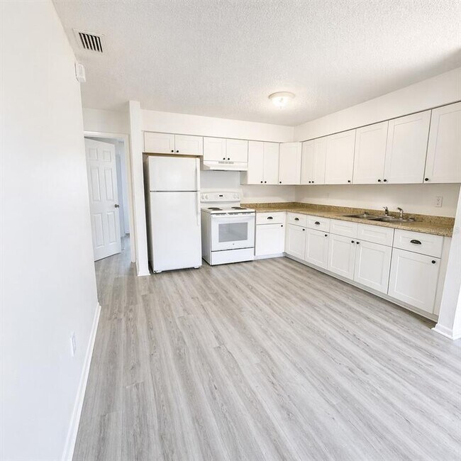 Building Photo - 8305 N Marks St