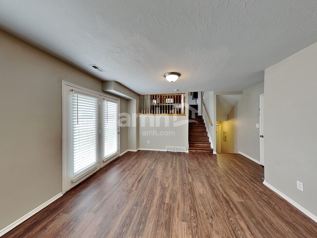 Building Photo - 498 N 500 W
