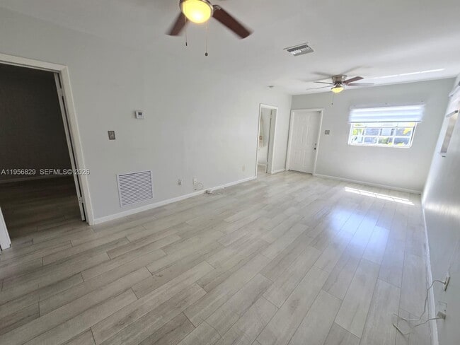 Building Photo - 3083 SW 17th St