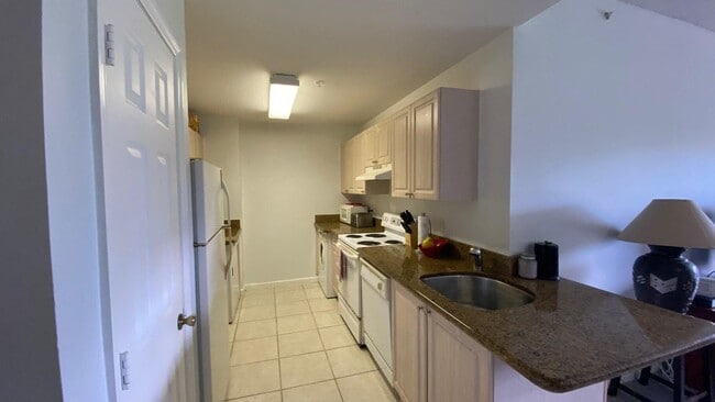 Building Photo - 2060 Greenview Shores Blvd