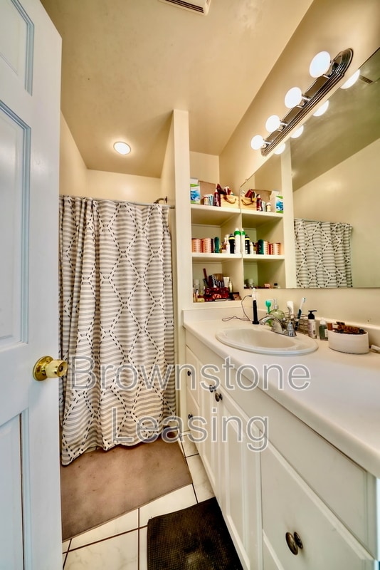 Building Photo - 1124 N Emerson St