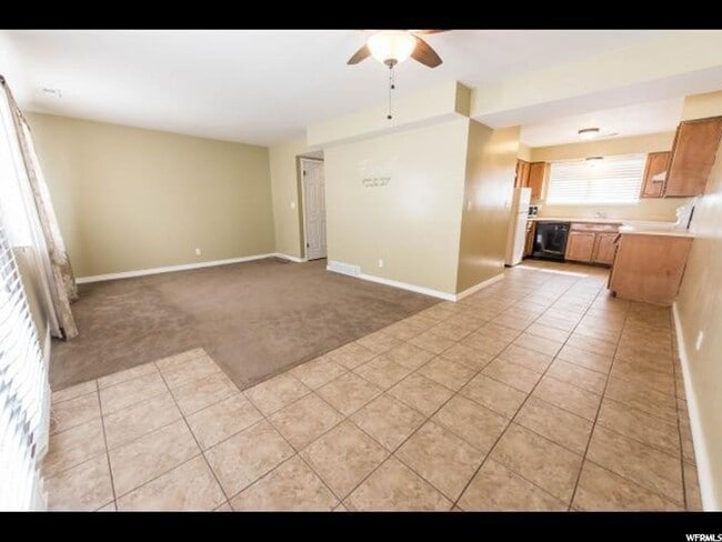 Building Photo - 3 Bedroom 1.5 Bath Magna Condo. Pets Welcome