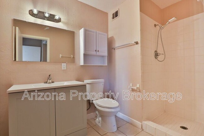 Building Photo - 2237 W Cortez Ave