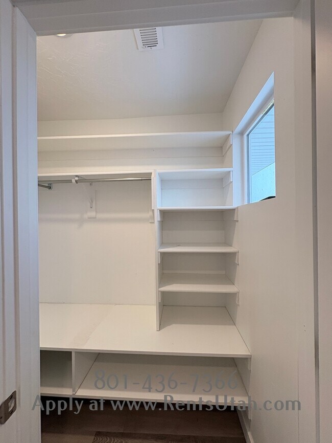 Building Photo - Canvasback