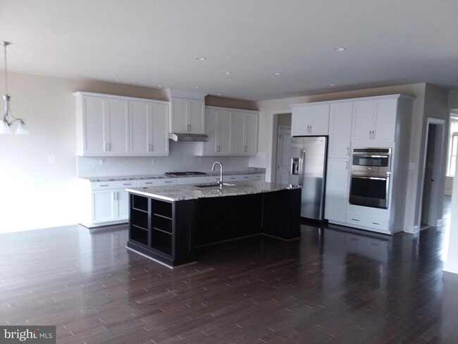 Building Photo - 22595 Windsor Locks Square