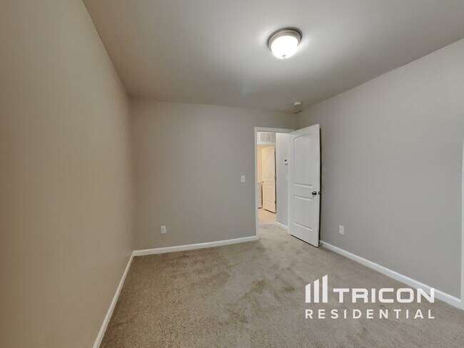 Building Photo - 144 Yadkin St